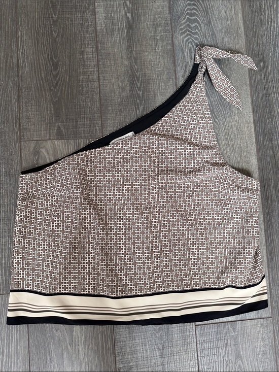 Abercrombie & Fitch Tops - Abercrombie & Fitch One-Shoulder Geometric Printed Top